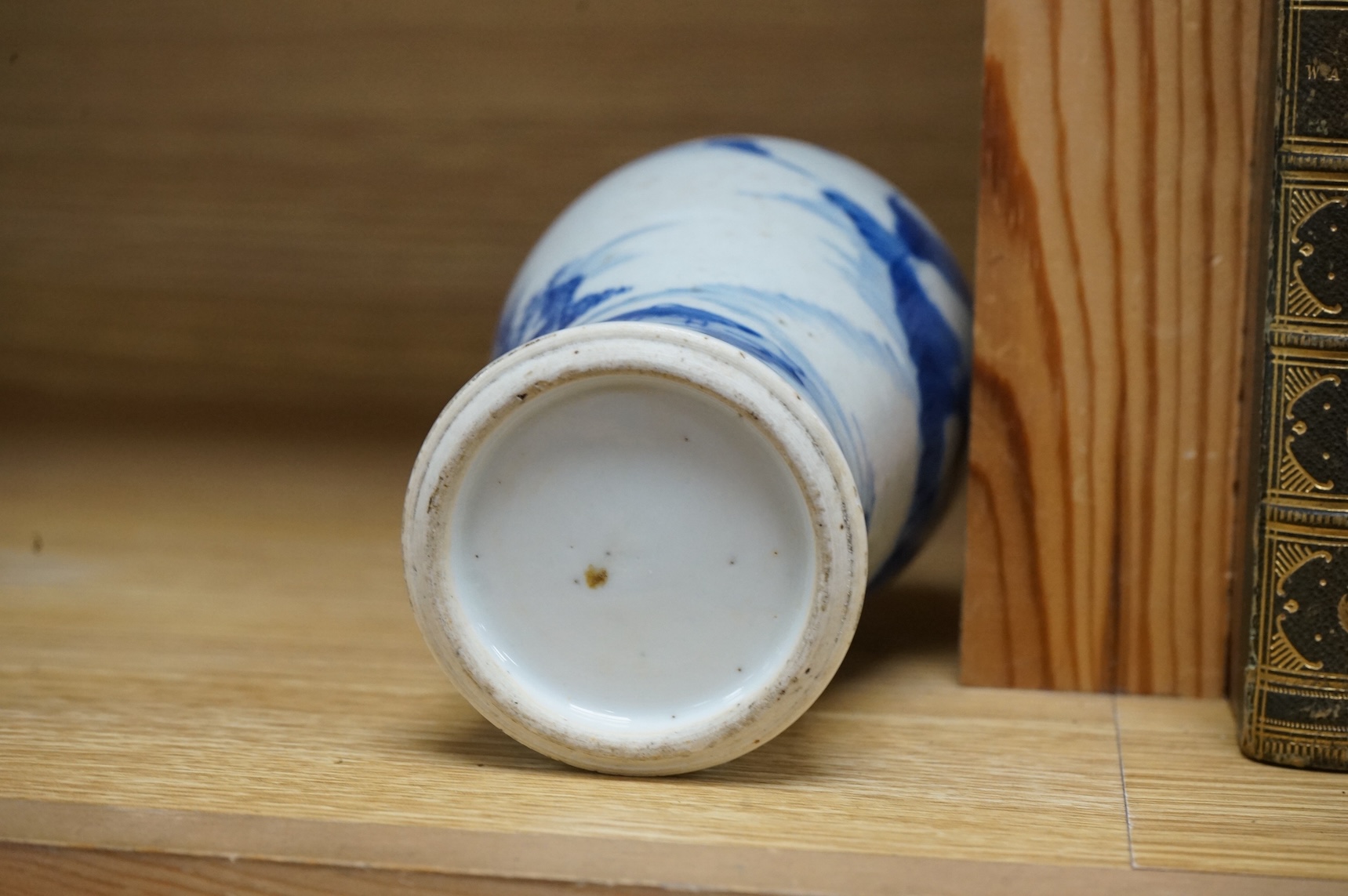 An 18th century Chinese blue and white baluster vase, 17cm